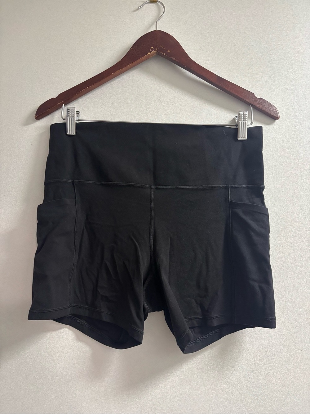 Athleta 5” Stash Pocket Shorts